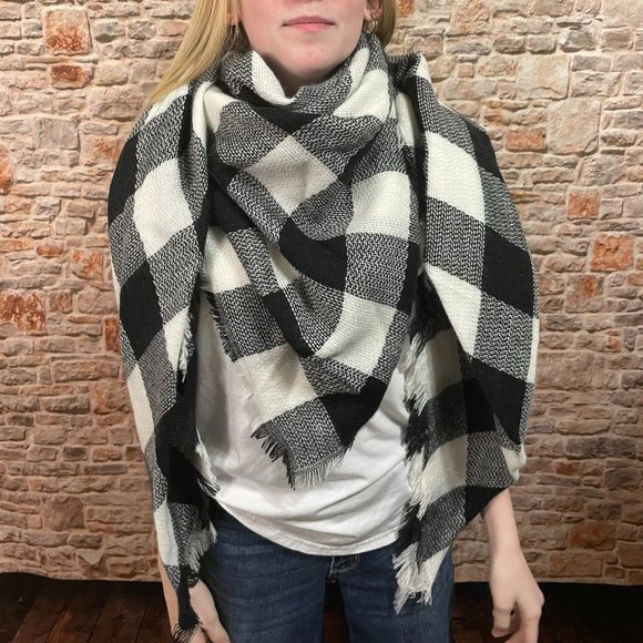 Accessories - NWT Oversized Plaid Blanket Scarf